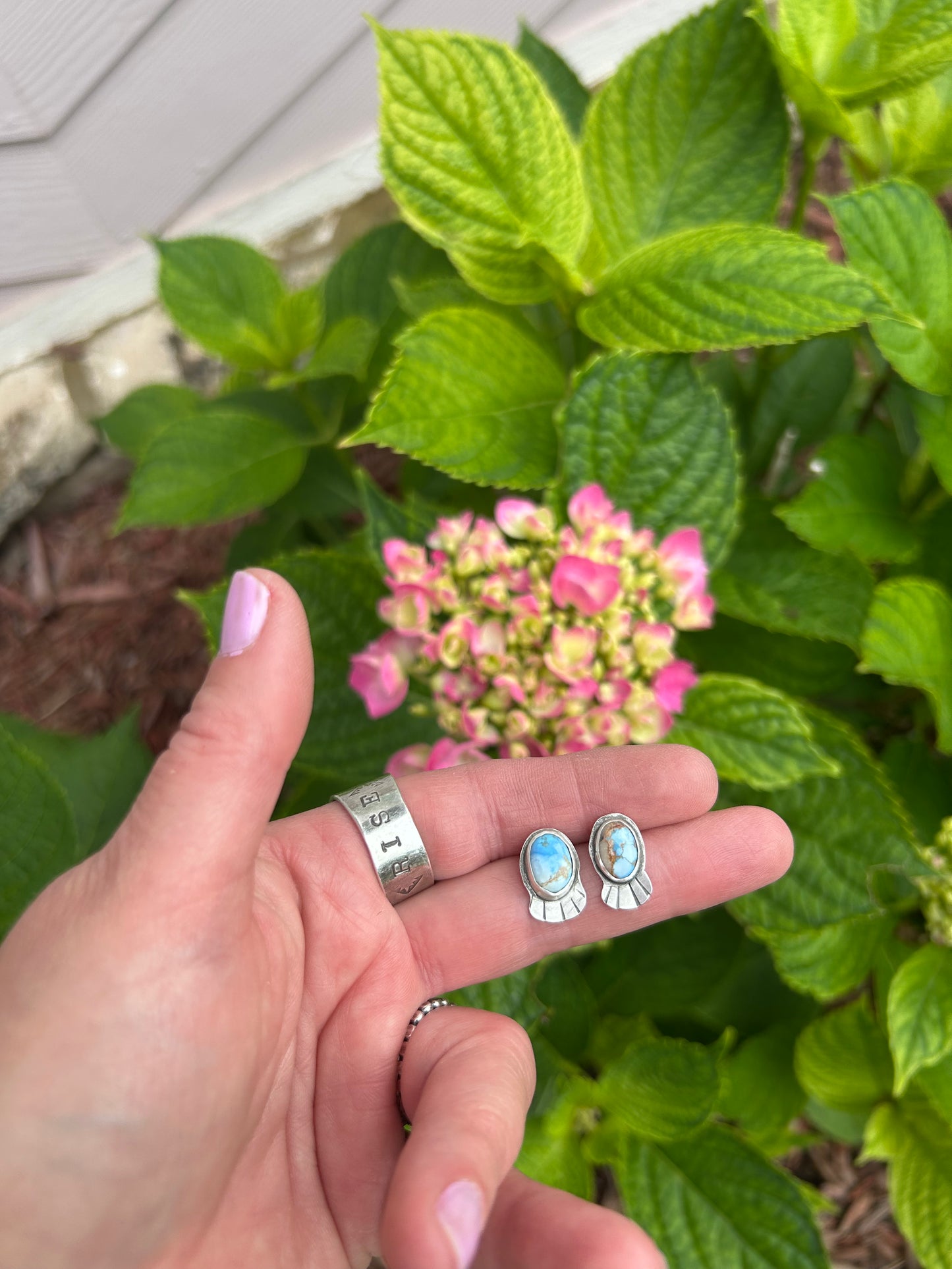 Fanfare studs